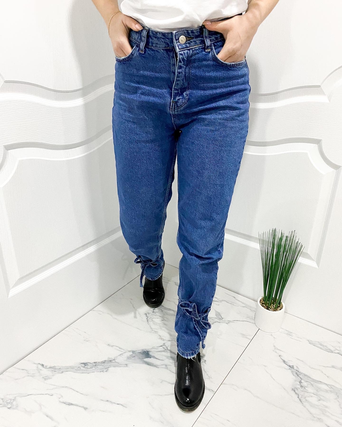 Син деним с връзки